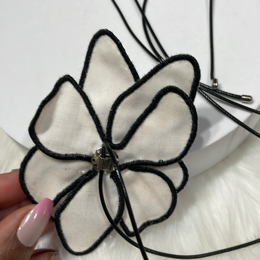 Zara White And Black Fabric Flower Wrap Necklace - Picture 11 of 16
